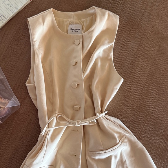 Elegant light yellow Sleeveless Dress by Abercrombie - Picture 3 of 3